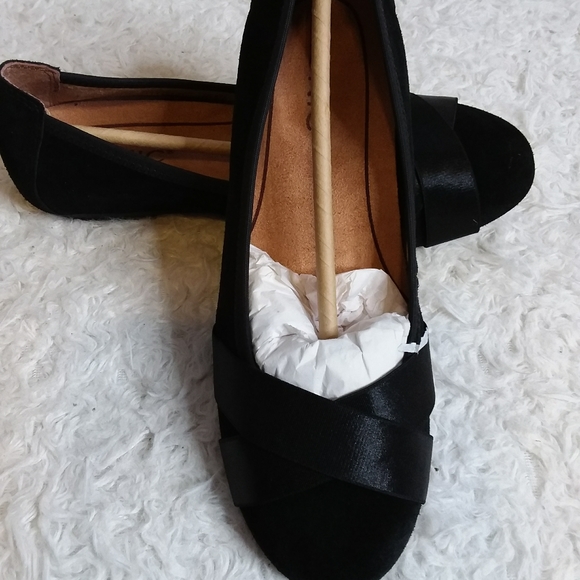 Vionic Shoes - Vionic Spark Maria Black Ballet Flat- Supportive Suede Walking Shoes size 6